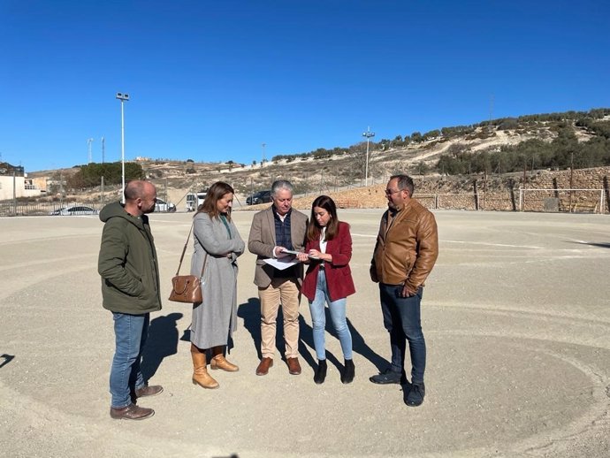 Diputación de Granada destina más de 100.000 euros a colocar césped artificial en el campo de fútbol municipal de Jayena