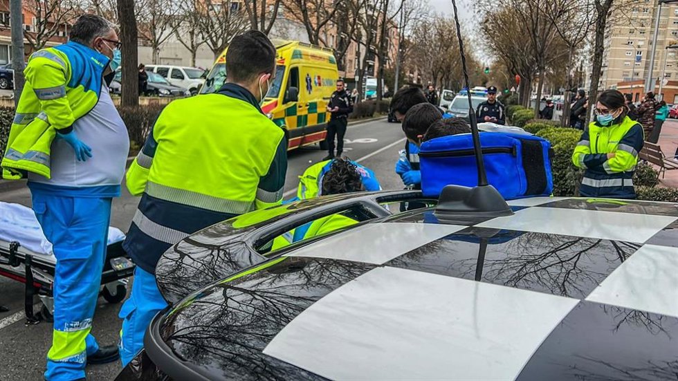 Dos heridos en una colisión frontolateral entre un coche y una moto en Alcalá de Henares.