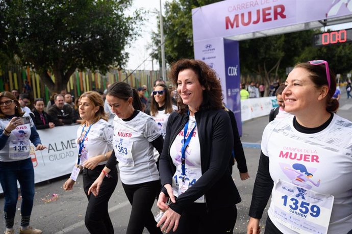 Más de 1.800 participantes reivindican igualdad en la X Carrera de la Mujer de la capital almeriense