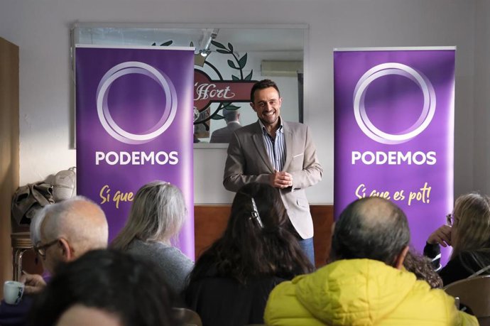 El candidato de Podemos a presidir el Consell de Mallorca, Iván Sevillano, en el acto