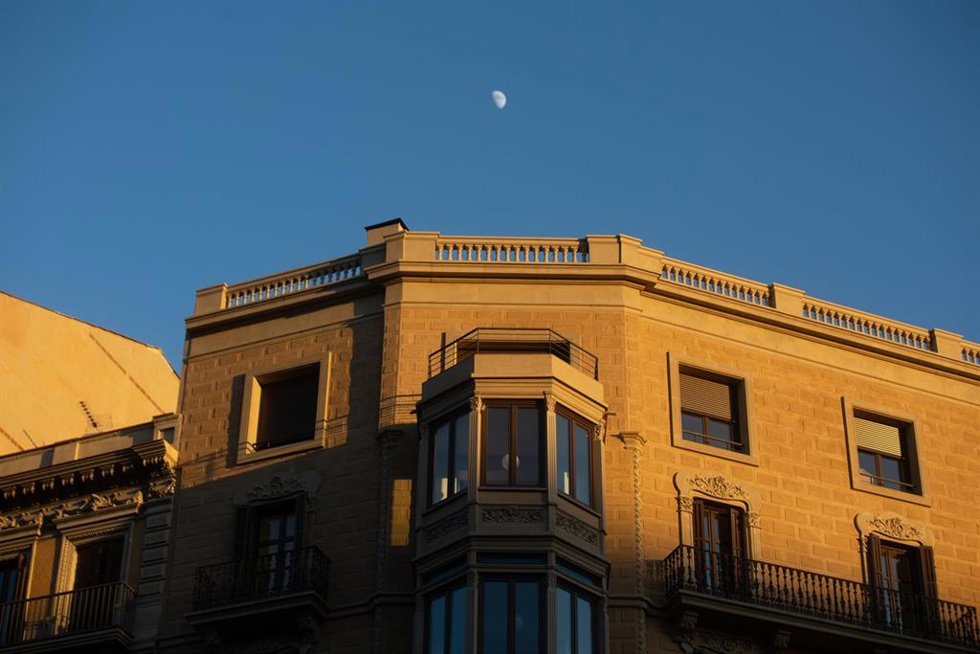 Archivo - Edificios con viviendas.