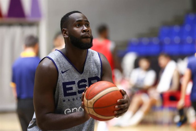 Archivo - El ala-pívot Usman Garuba, durante un entrenamiento con la selección española. 