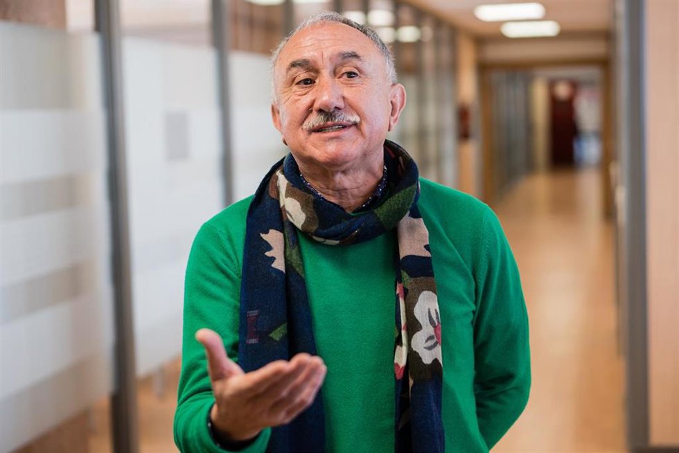 El secretario general y el vicesecretario general de Política de UGT, Pepe Álvarez, ofrece una rueda de prensa, en una imagen de archivo.