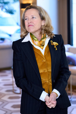 La vicepresidenta primera del Gobierno y ministra de Asuntos Económicos, Nadia Calviño, llega al Foro Económico del Diario Montañés, en el Hotel Bahía, a 10 de febrero de 2023, en Santander, Cantabria (España). El Foro Económico del Diario Montañés es u