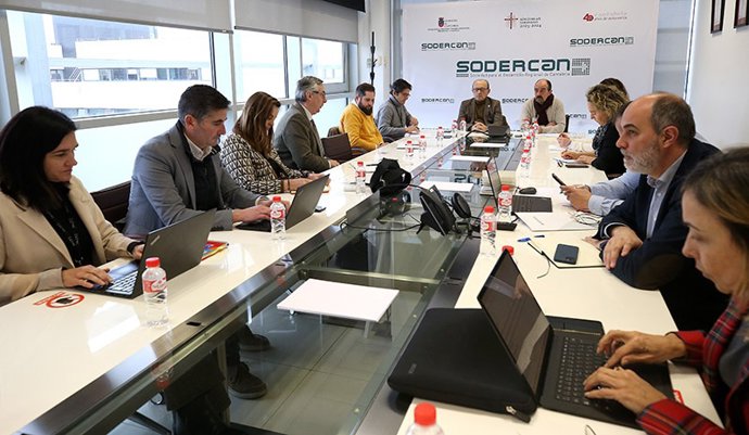 El Consejero De Industria, Turismo, Innovación, Transporte Y Comercio, Javier López Marcano, Se Reúne Con Los Representantes De Los Clústeres De Industria De Cantabria.