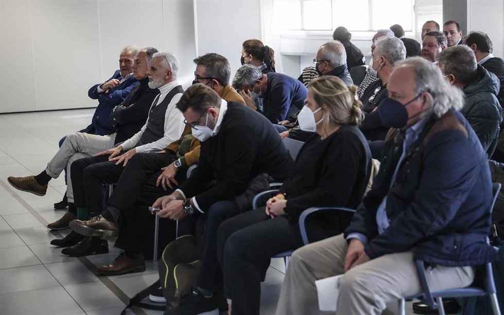Archivo - El expresidente de la Diputación y del PP de la provincia de Valencia Alfonso Rus (1i), y el exgerente de la empresa pública Imelsa, Marcos Benavent (3i), en el juicio de los 'zombies'