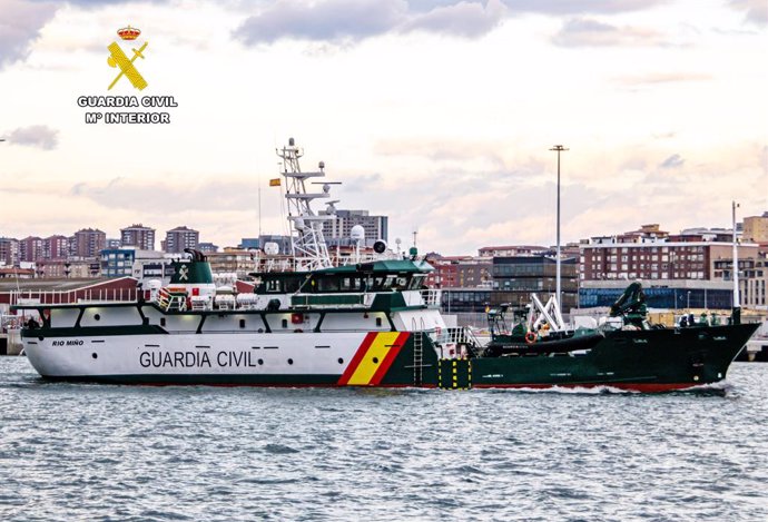 El buque oceánico 'Río Miño de la Guardia Civil en Santander