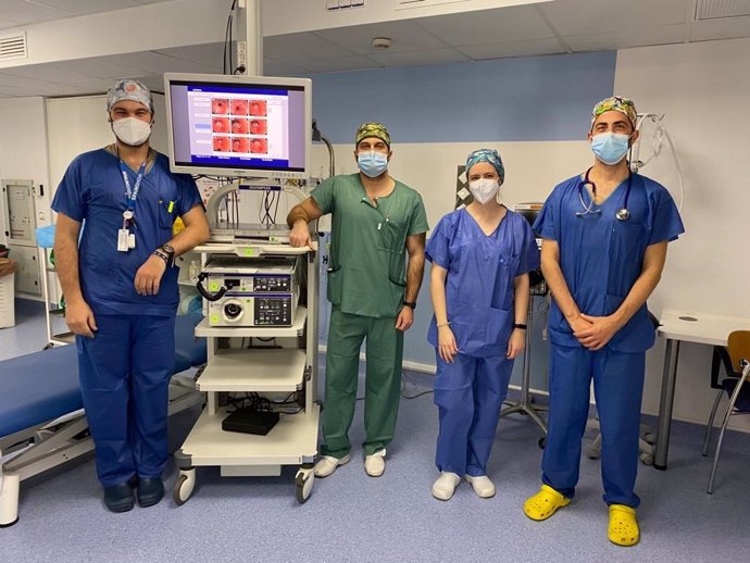 Profesionales de la unidad de broncoscopias del Hospital Virgen de las Nieves de Granada.