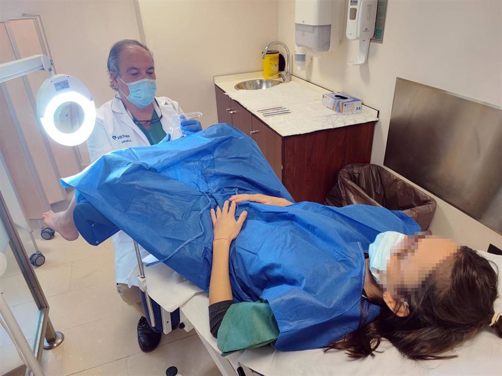 El doctor Jesús González Enríquez, ginecólogo Vithas Málaga