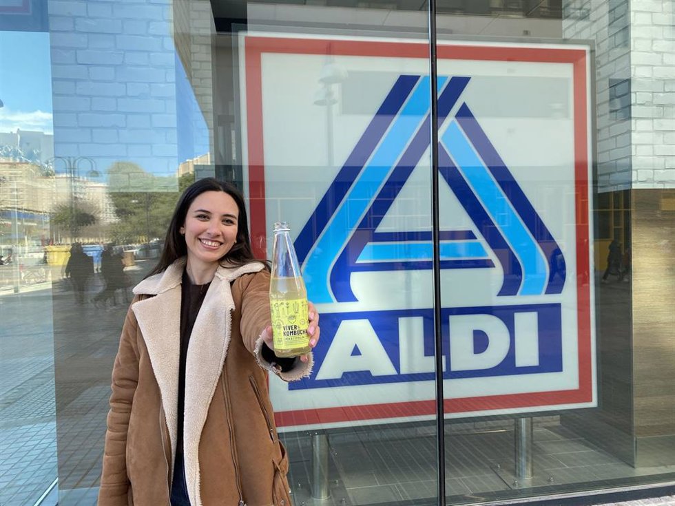 Víver Kombucha consolida su posicionamiento en el país tras su entrada en los Aldi de toda España.