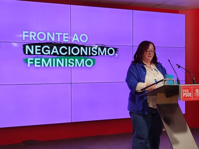 La secretaria de Igualdade del PSdeG,  Silvia Fraga, presenta la campaña de la formación por el 8 de marzo