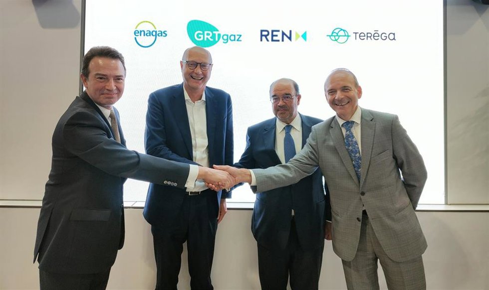 Enagás ha firmado con los operadores gasistas de Portugal y Francia impulsar el transporte de hidrógeno en la red.