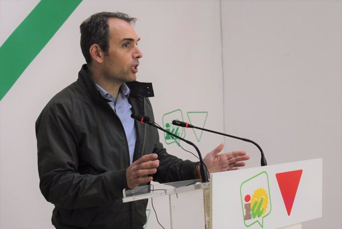 Toni Valero, coordinador general de IU Andalucía, en rueda de prensa