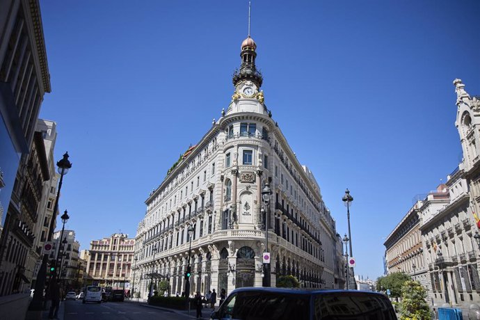 Archivo - Vista exterior del hotel de lujo Four Seasons, a 26 de junio de 2022, en Madrid, (España). 