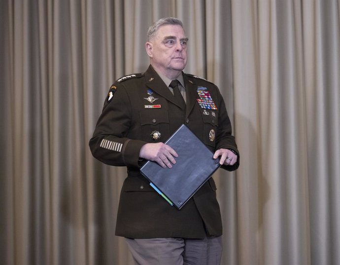 Archivo - 20 January 2023, Rhineland-Palatinate, Ramstein: General of the US Army Mark Milley arrives to attend a press conference on the Ukraine Defence Contact Group meeting at the US Ramstein Airbase. Photo: Boris Roessler/dpa