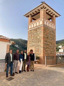 La vicesecretaria de Territorial del PP de Málaga, María Rosa Morales, visita Totalán, junto al regidor de Comares, Manuel Robles, y ha mantenido un encuentro con el cabeza de lista de la candidatura local Víctor Martín Ruiz