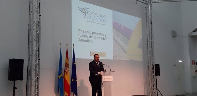 El presidente del Principado de Asturias, Adrián Barbón, interviene en la presentación en Gijón de la situación y objetivos del Corredor Atlántico
