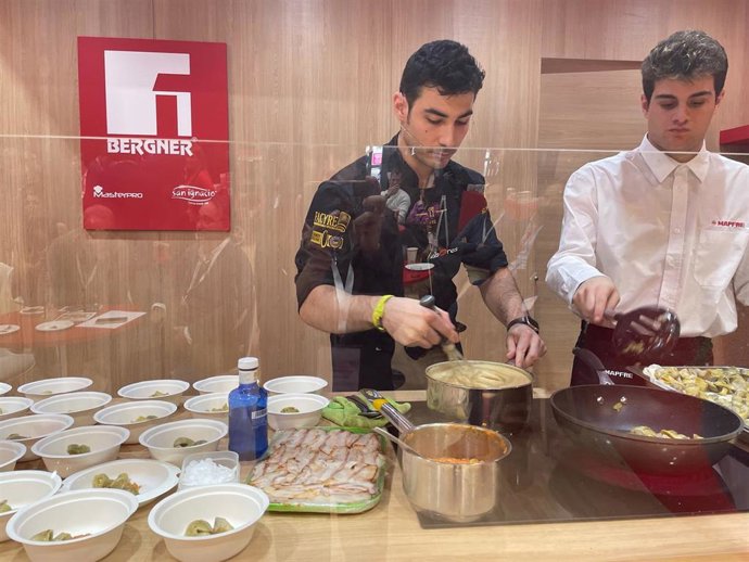 El chef Rafa Gaona, del Restaurante Sabores de Logroño, realiza un showcooking en HIP promocionando la verdura riojana