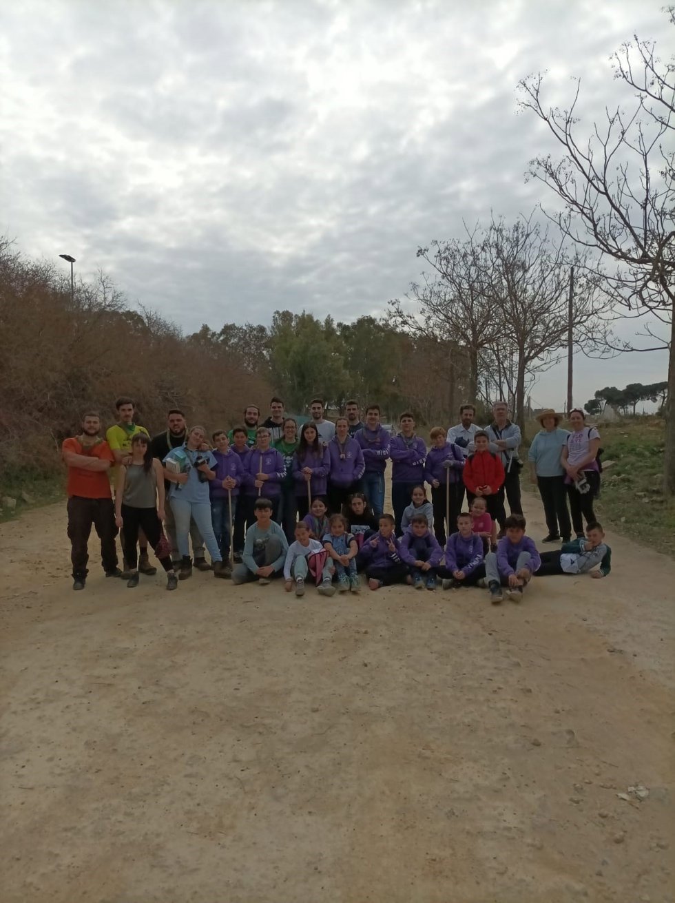 Los scout y ecologistas en la recogida de basura