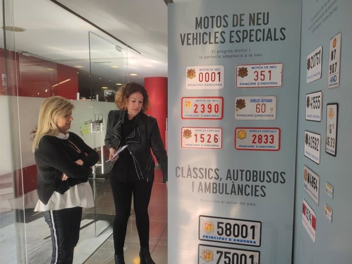 Planelles y Casabella durante la presentación de la nueva exposición temporal del museo