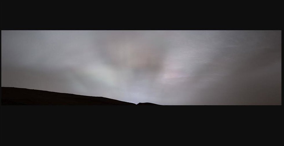 El explorador Curiosity de la NASA captó estos "rayos de sol" brillando a través de las nubes al atardecer del 2 de febrero de 2023, el 3.730 día marciano, o sol, de la misión.
