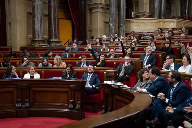Los diputados del Parlament votan durante el pleno de debate a la totalidad de los Presupuestos catalanes 2023, en el Parlament, a 14 de febrero de 2023, en Barcelona, Catalunya (España). 