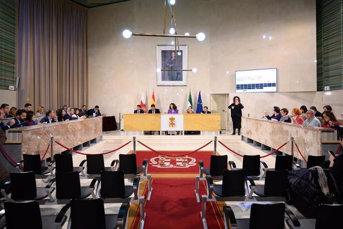 Archivo - Pleno ordinario del Ayuntamiento de Almería