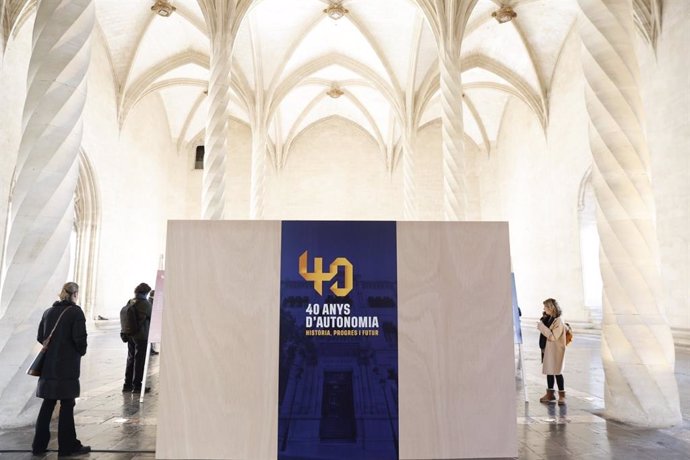 Inauguración de la exposición fotográfica con motivo de los 40 años del Estatut d'Autonomia balear.