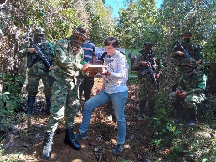 Archivo - Paramilitares del Clan del Golfo, autodenominadas Autodefensas Gaitanistas de Colombia (AGC), en una operación con el CICR
