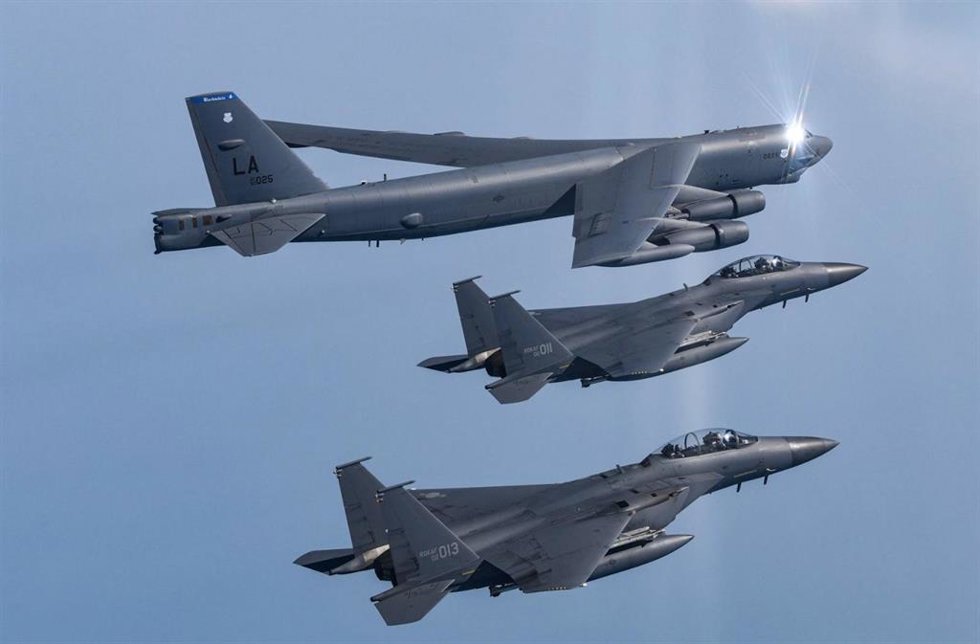Bombardero estadounidense B-52H en Corea del Sur