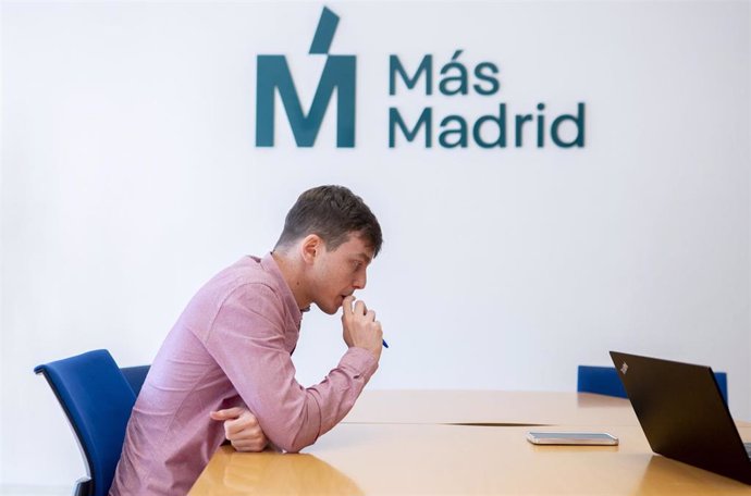 El diputado de la Asamblea de Madrid y portavoz de campaña de Más Madrid para las elecciones municipales del próximo 28M, Eduardo Rubiño, durante una entrevista para Europa Press