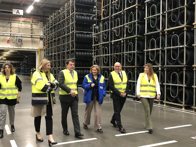 El presidente de la Junta, Alfonso Fernández Mañueco, visita Michelin