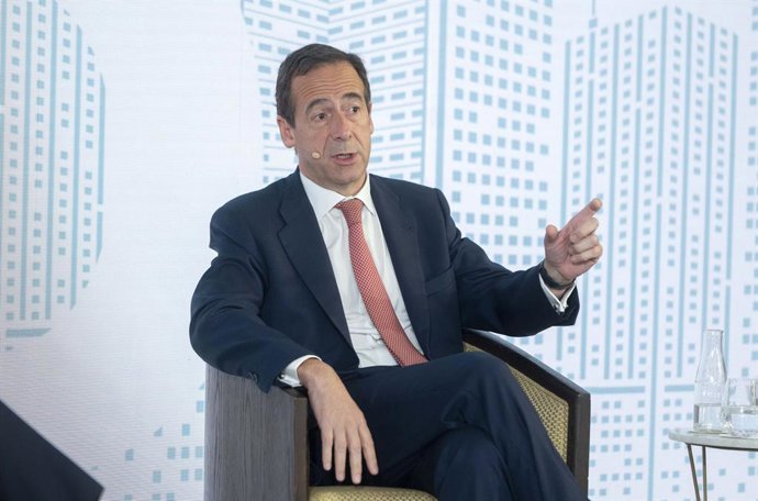 Archivo - El CEO de CaixaBank, Gonzalo Górtazar, en una mesa redonda de la XII edición de Spain Investors Day (SID), en el Hotel Ritz, a 12 de enero de 2022, en Madrid, (España).
