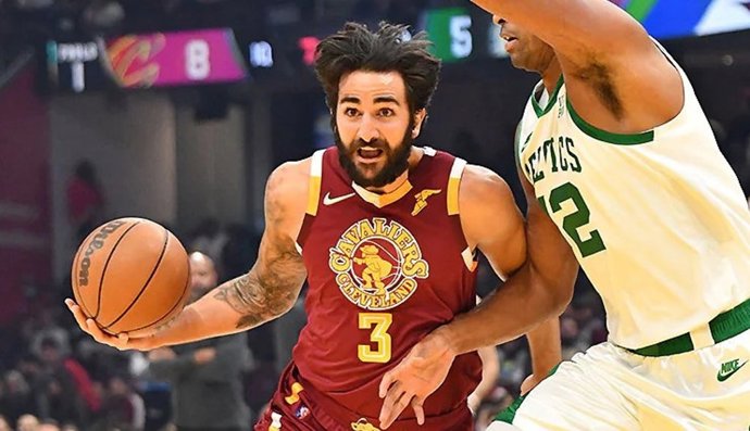 Archivo - El base de Cleveland Cavaliers Ricky Rubio ante Boston Celtics