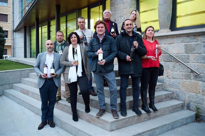Representantes de las bodegas elaboradoras de los vinos elegidos en la Selección Vinos D. O. Navarra 2023 