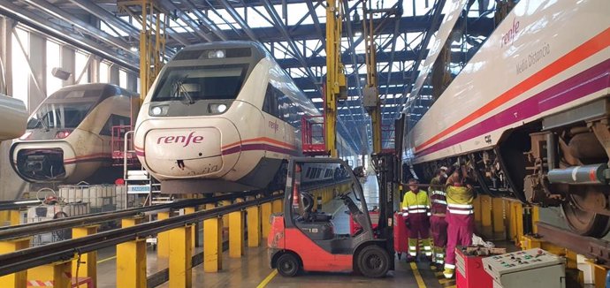 Archivo - Renfe apuesta por los talleres de Redondela (Pontevedra) para realizar el mantenimiento de 12 trenes del Eje Atlántico.