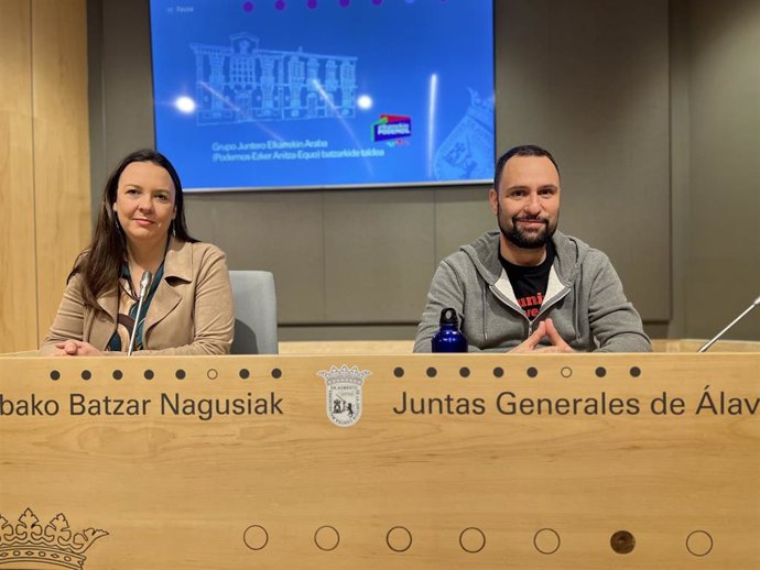 Los junteros de Elkarrekin Araba Laura Fernández y Damián García Moreno
