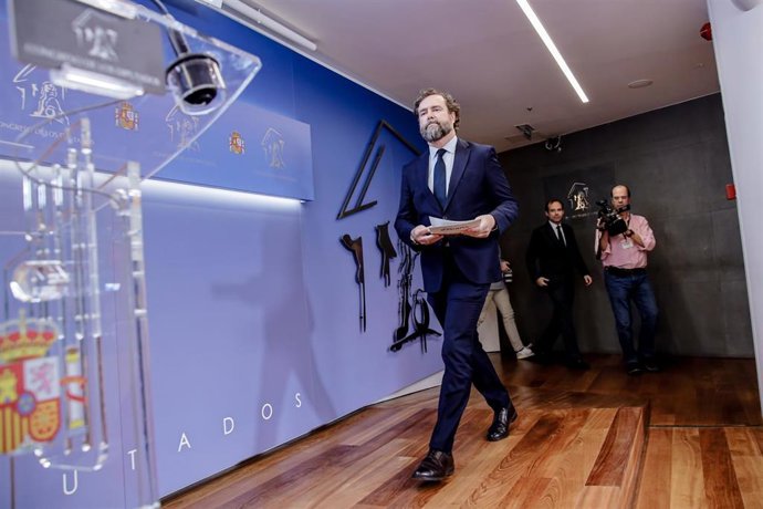 Archivo - El portavoz de Vox en el Congreso, Iván Espinosa de los Monteros, a su llegada a una rueda de prensa