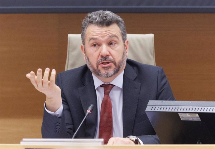 El presidente de la Comisión Nacional del Mercado de Valores (CNMV), Rodrigo Buenaventura, comparece durante la Comisión de Asuntos Económicos y Transformación Digital, a 21 de febrero de 2023, en Madrid (España). Durante su intervención ha informado  s