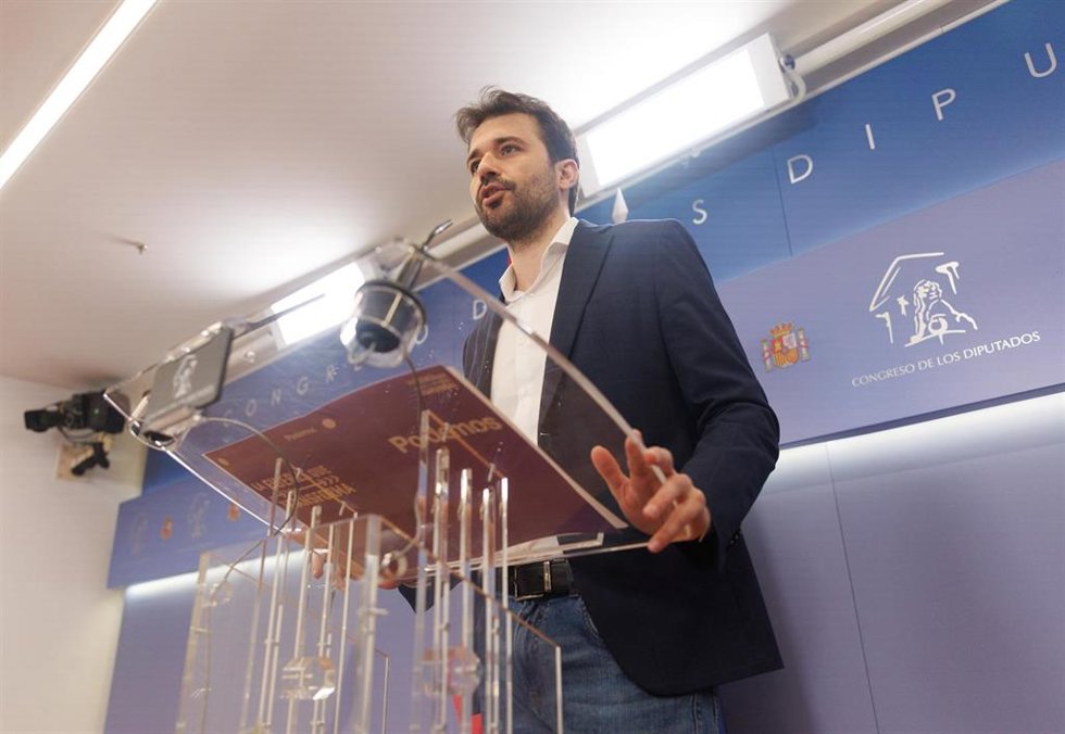 El coordinador autonómico de Podemos Murcia, Javier Sánchez Serna, en una rueda de prensa de la Mesa del Congreso de los Diputados, a 7 de marzo de 2023, en Madrid (España). Javier Sánchez Serna no ha asistido a la Mesa del Congreso.