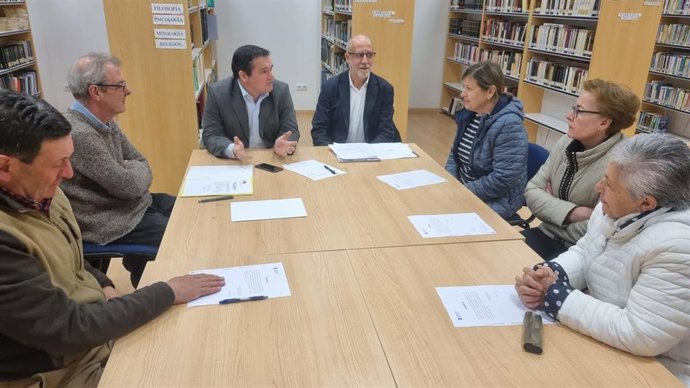 El director de la Axencia Galega da Calidad Alimentaria, José Luis Cabarcos, presidió este martes la constitución del nuevo pleno del consejo regulador de la Indicación Geográfica Protegida (IGP) Pan de Cea.