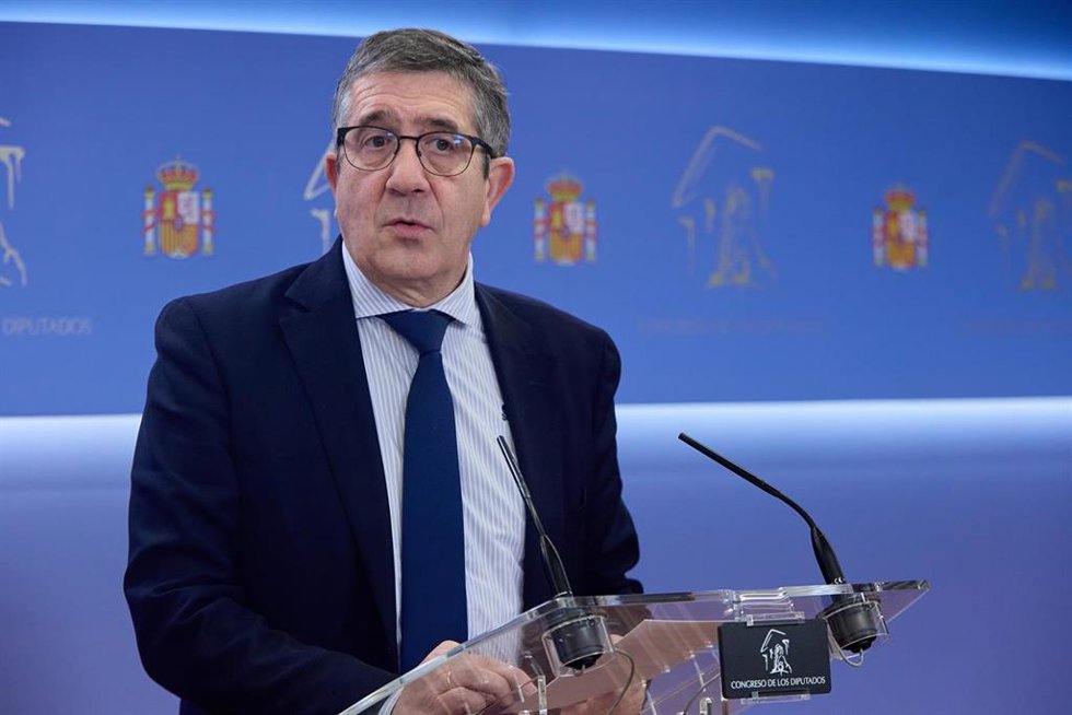 El portavoz del PSOE en el Congreso, Patxi López, durante una rueda de prensa en el Congreso de los Diputados.