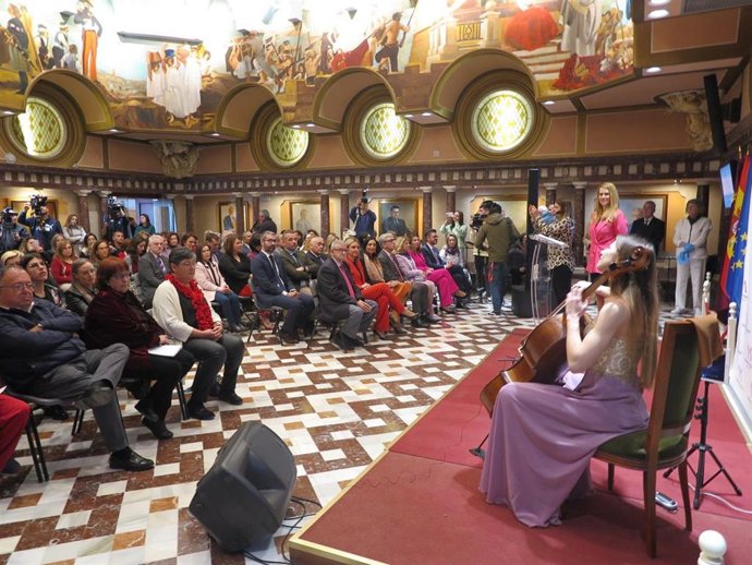 Imagen del acto de homenaje en la Asamblea