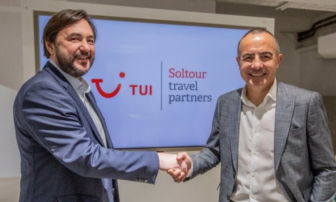 Soltour Travel Partners y TUI se alían para potenciar el mercado en España y Portugal.  El anuncio ha sido presentado por el consejero delegado de Soltour, Tomeu Bennasar, y el director general de TUI Iberia, Eduard Bogatyr.