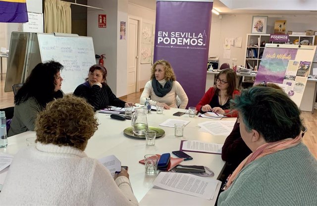 Reunión de Hornillo con el grupo de trabajo de Feminismos de Podemos Sevilla.