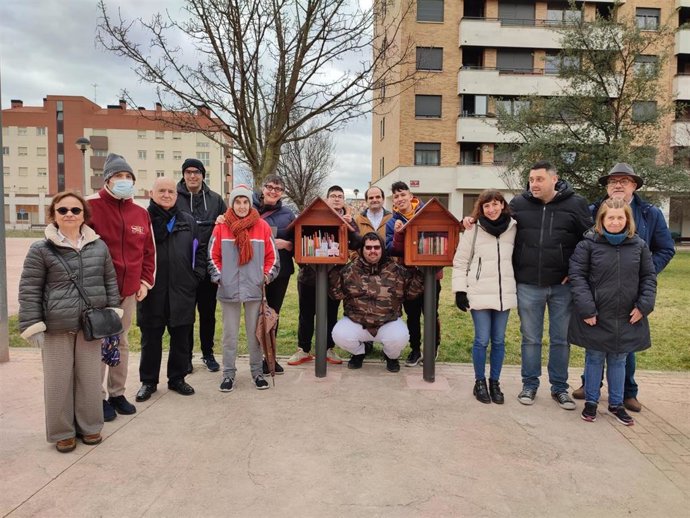 El Ayuntamiento de Logroño y la Asociación Igual a ti se alían para fomentar la lectura con Libros compartidos en cuatro parques de la ciudad