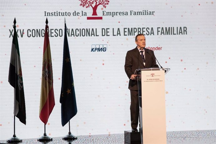 Archivo - El presidente del Instituto de la Empresa Familiar, Andrés Sendagorta, interviene en la inauguración del XXV Congreso Nacional de la Empresa Familiar, a 3 de octubre de 2022, en Cáceres (Extremadura)