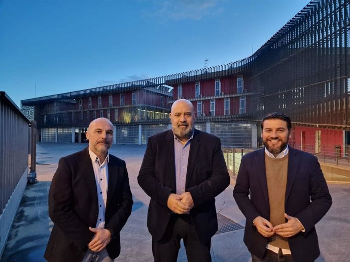 Visita del candidato del PP a la alcaldía de Palma, Jaime Martínez, al parque de Bomberos.