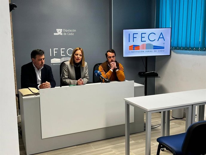 Ana Carrera con los secretarior de Asaja y COAG.