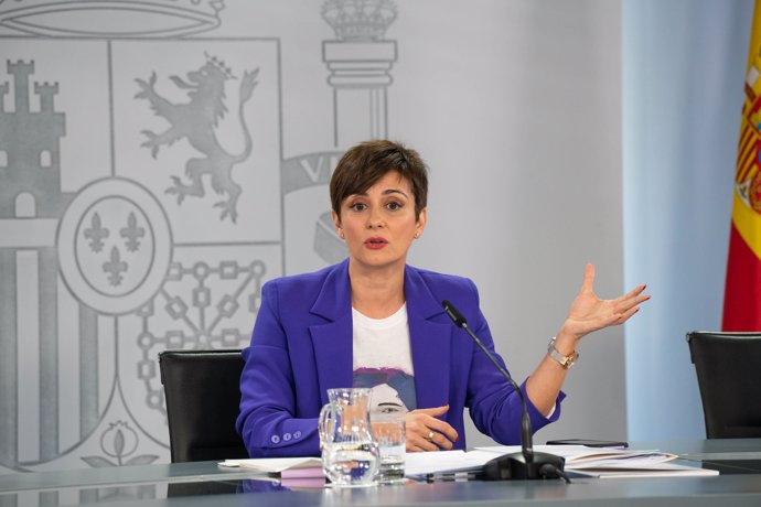 La ministra de Política Territorial y portavoz del gobierno, Isabel Rodríguez, durante una rueda de prensa posterior al Consejo de Ministros, en el Palacio de La Moncloa, a 7 de marzo de 2023, en Madrid (España).